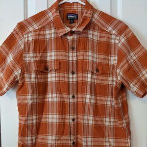Men's orange Patagonia casual button-down shirt - size M